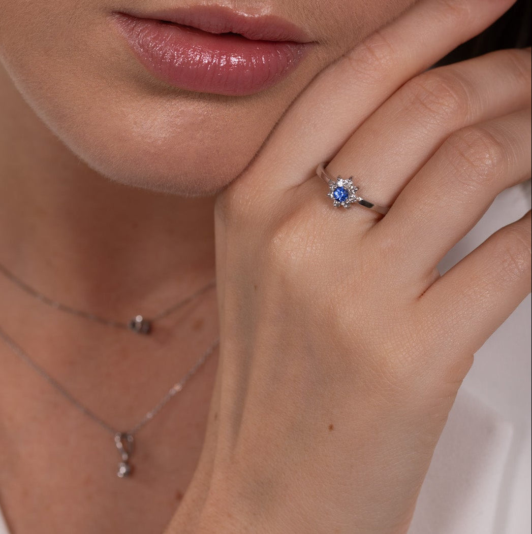 Anillo zafiro flor