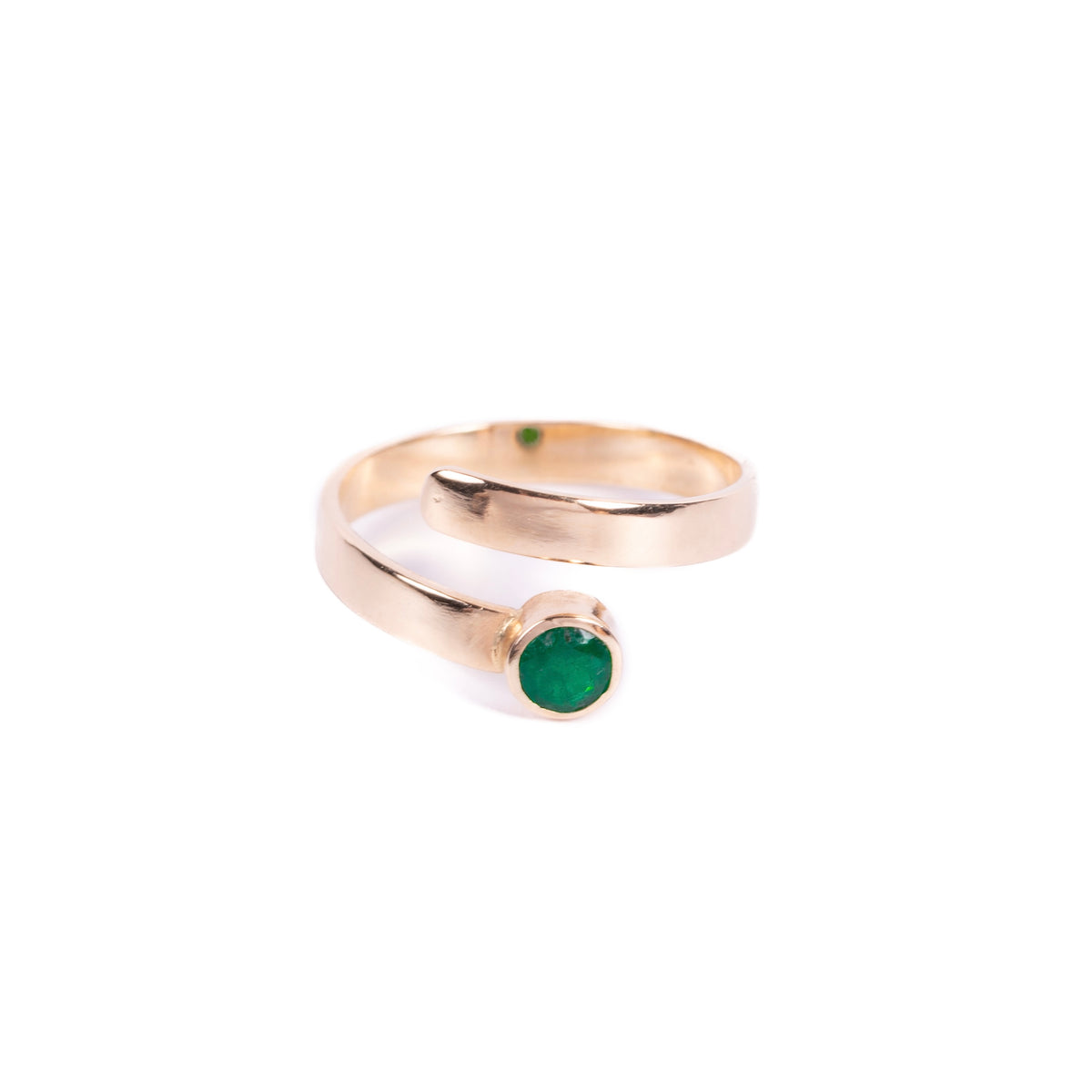 Anillo espiral en esmeralda