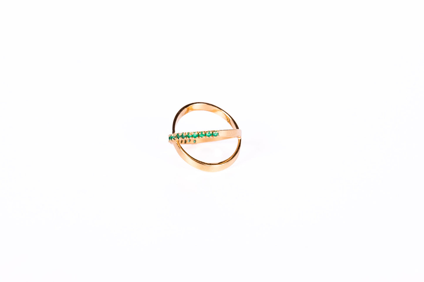 Anillo cruzado esmeraldas