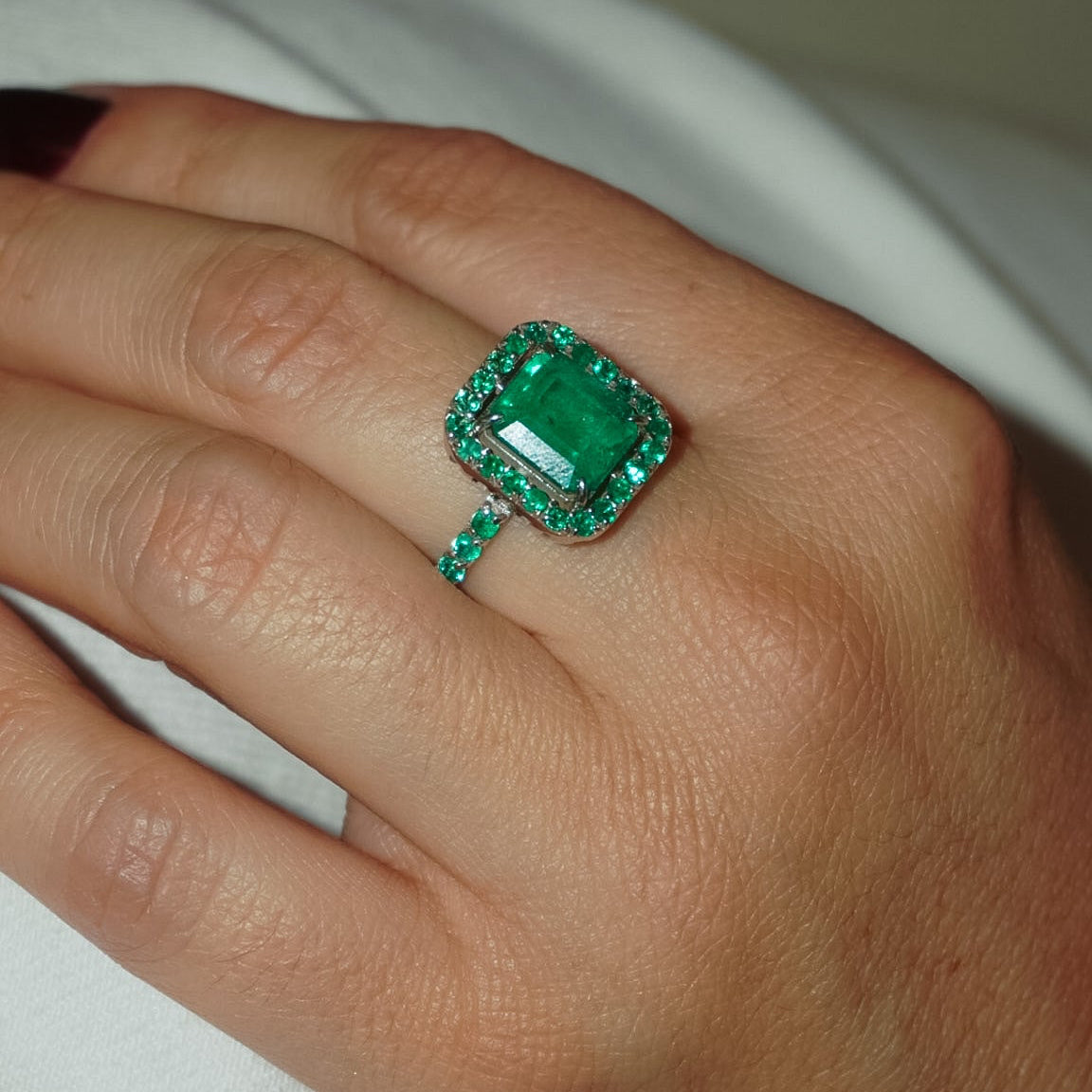 Anillo majestad esmeralda