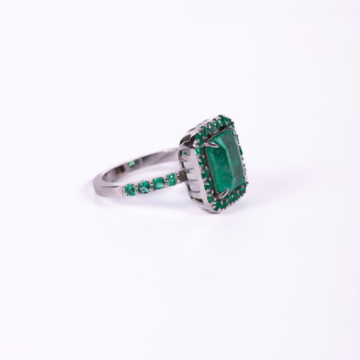 Anillo majestad esmeralda