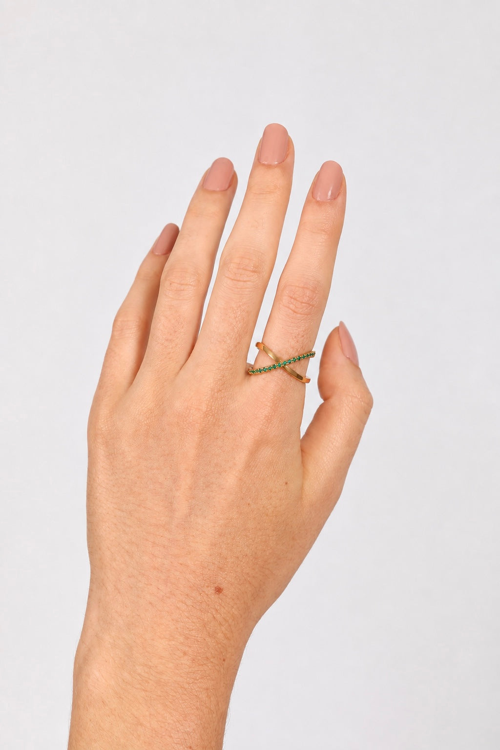 Anillo cruzado esmeraldas