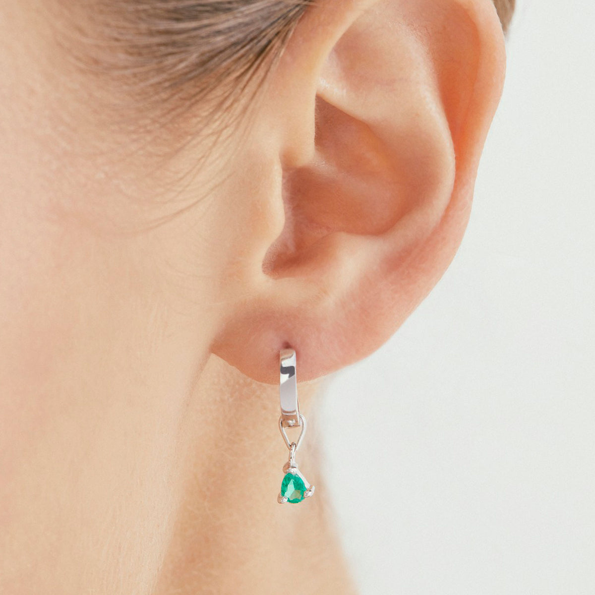 Dije Frosted Emerald Charm